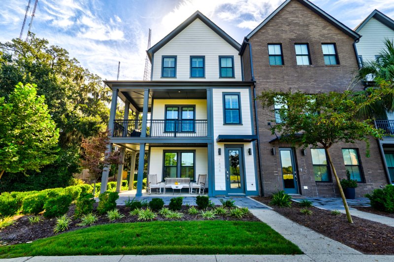 Property image 2 of 1646 Florentia Street in Midtown, Mount Pleasant, SC 29464
