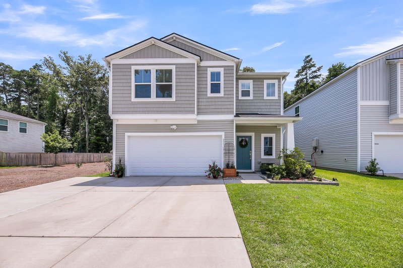 Grand Bees, Charleston Community