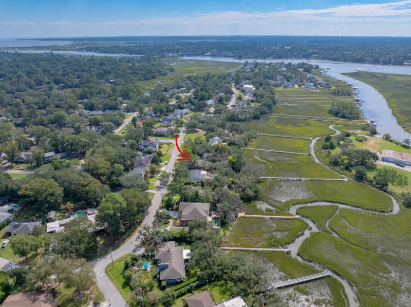 Property image 3 of 68 Chadwick Drive in South Windermere, Charleston, SC 29407