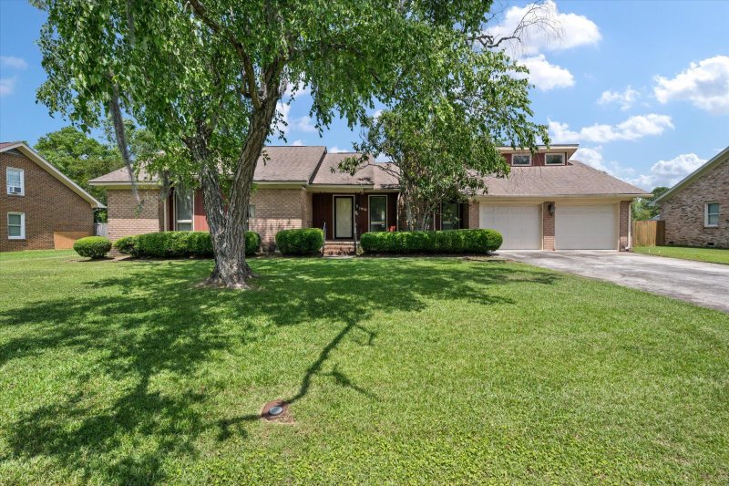 2912 Doncaster Drive