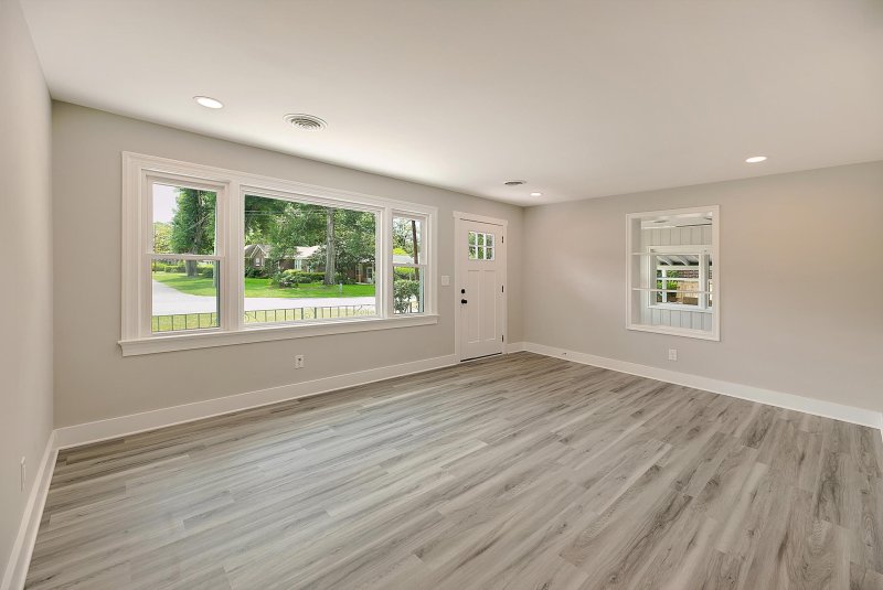 Property image 3 at 818 W Madison Avenue, Charleston, SC 29412