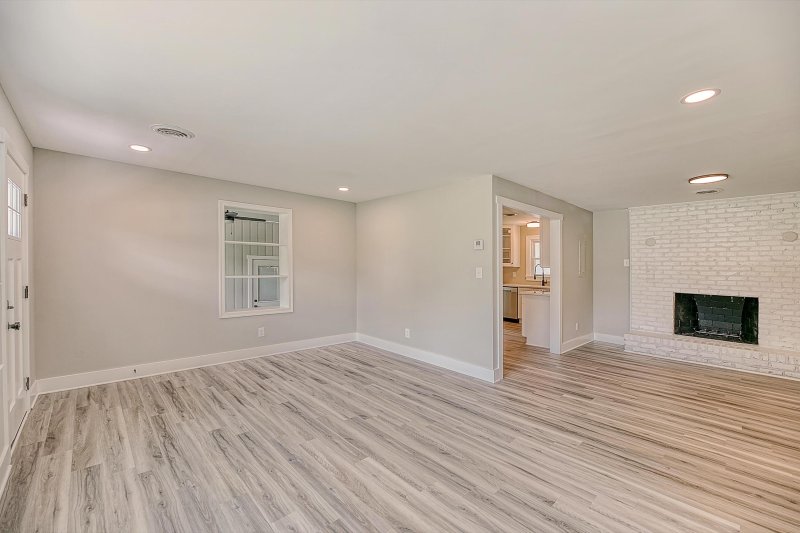 Property image 4 at 818 W Madison Avenue, Charleston, SC 29412