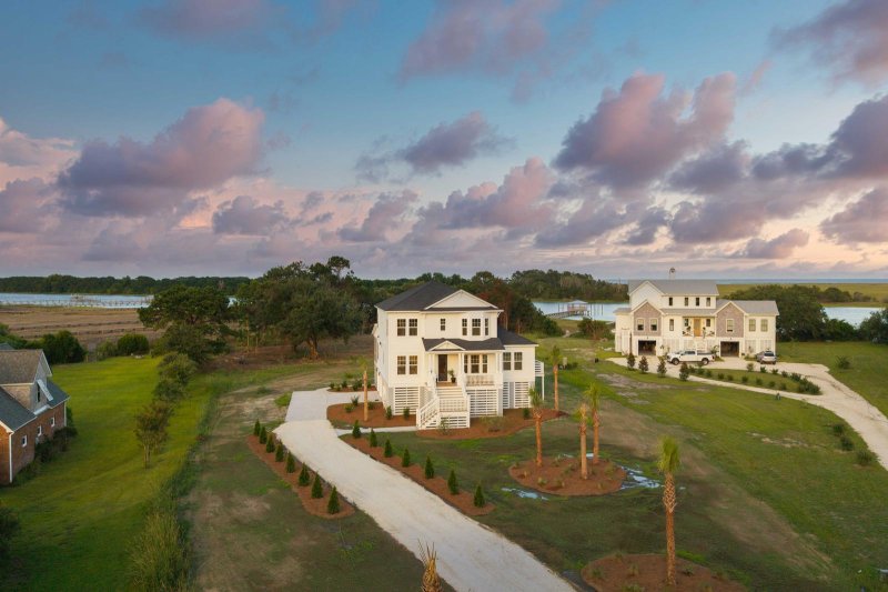 Bulls Bay Overlook, Awendaw Community