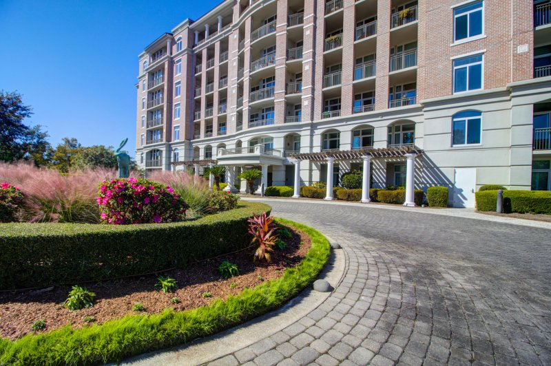 Property image 2 of 222 S Plaza Court in Renaissance On Chas Harbor, Mount Pleasant, SC 29464