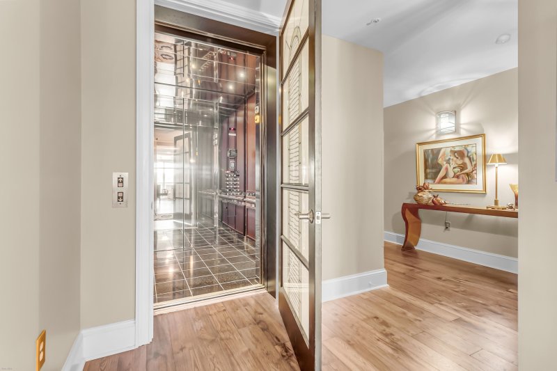 Property image 3 of 222 S Plaza Court in Renaissance On Chas Harbor, Mount Pleasant, SC 29464