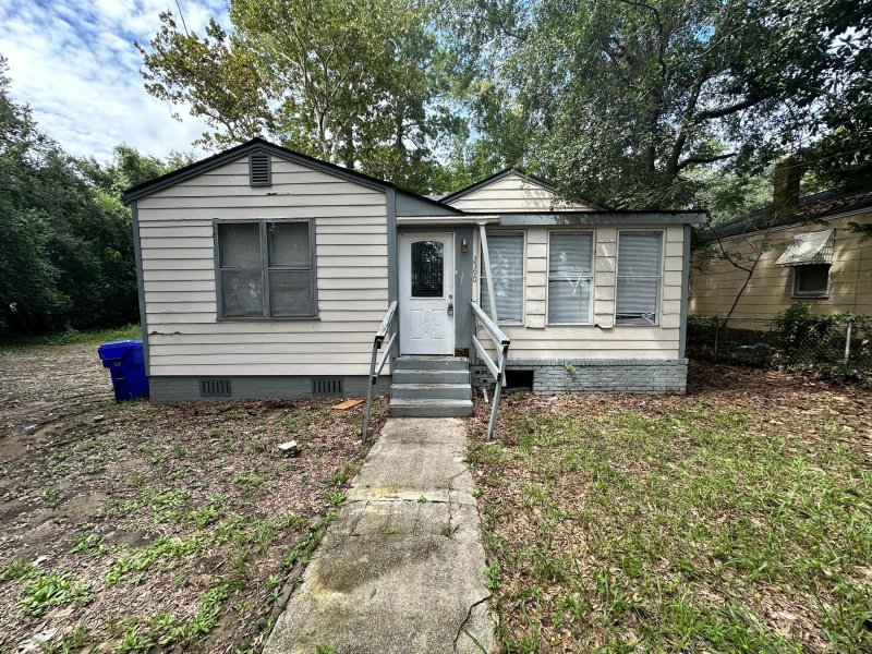 Property image 3 at 2390 Cambridge Avenue, North Charleston, SC 29405