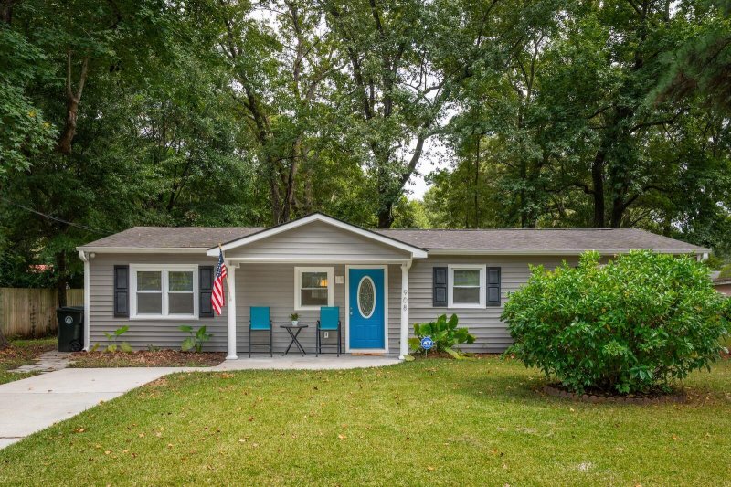 Property image 2 of 908 King Richard Drive in Sherwood Forest, Charleston, SC 29407