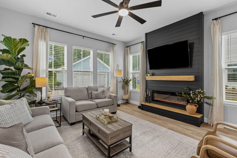 Property image 2 of 385 Woodgate Way in Summers Corner, Summerville, SC 29485