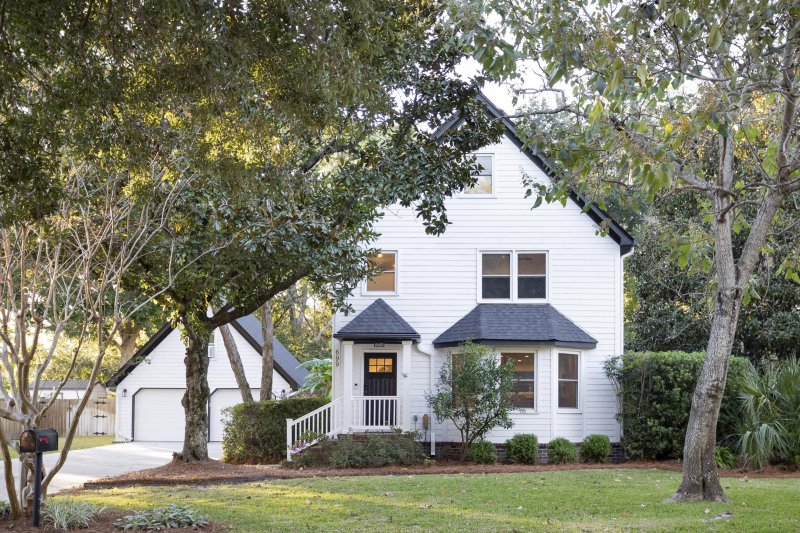 Property image 2 of 699 Castle Pinckney Drive in Stiles Point Plantation, Charleston, SC 29412