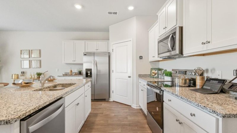 Property image 3 of 6047 Savy Court in Hillcrest, Ravenel, SC 29470