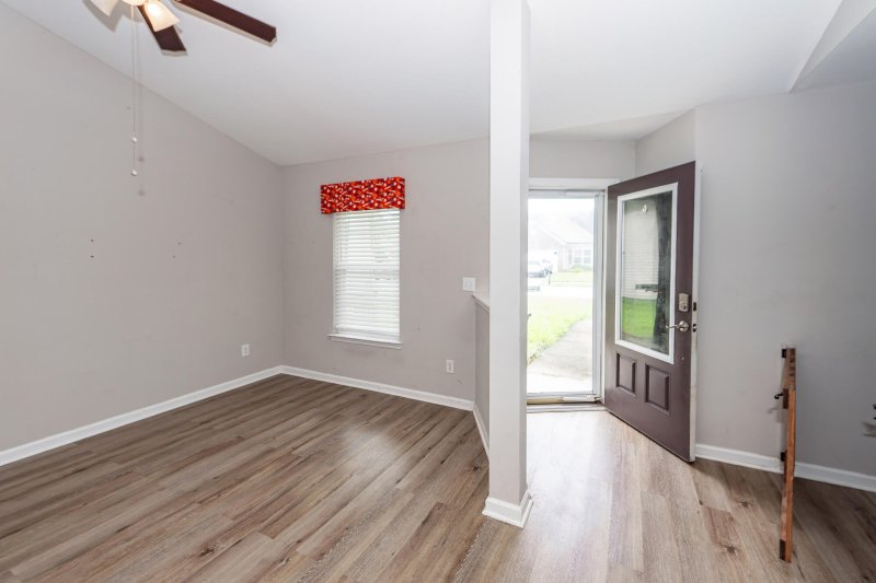 Property image 3 of 8217 Little Sydneys Way in Baker Plantation, North Charleston, SC 29406