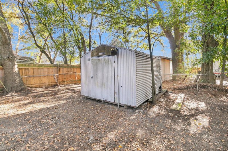 Property image 3 of 2208 Bailey Drive in Dorchester Terrace, North Charleston, SC 29405
