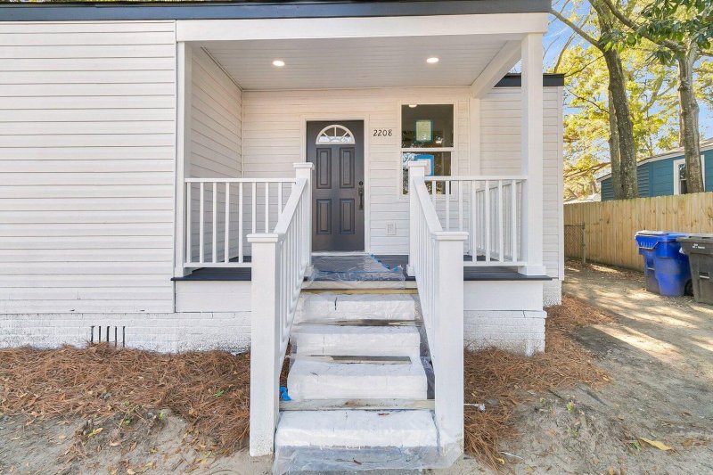 Property image 4 of 2208 Bailey Drive in Dorchester Terrace, North Charleston, SC 29405