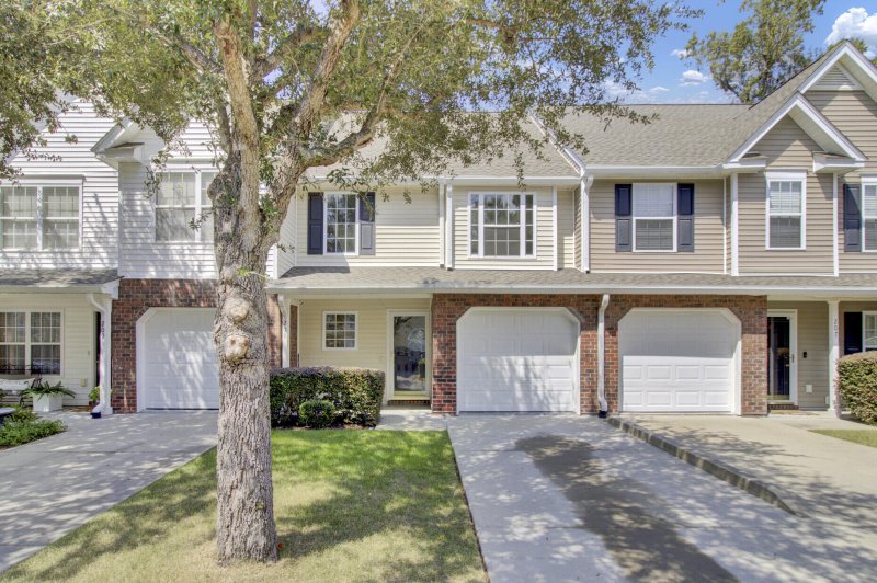 Persimmon Hill, Goose Creek Community