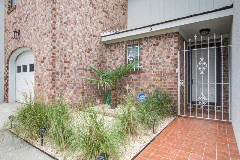 Property image 2 of 5 Poets Corner in Rivers Point, Charleston, SC 29412