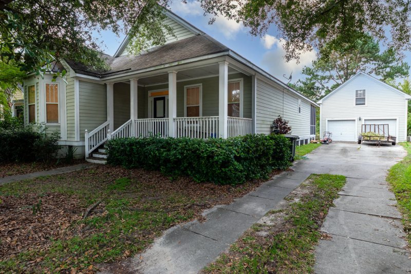 Property image 2 at 1077 Barfield Street, Charleston, SC 29492