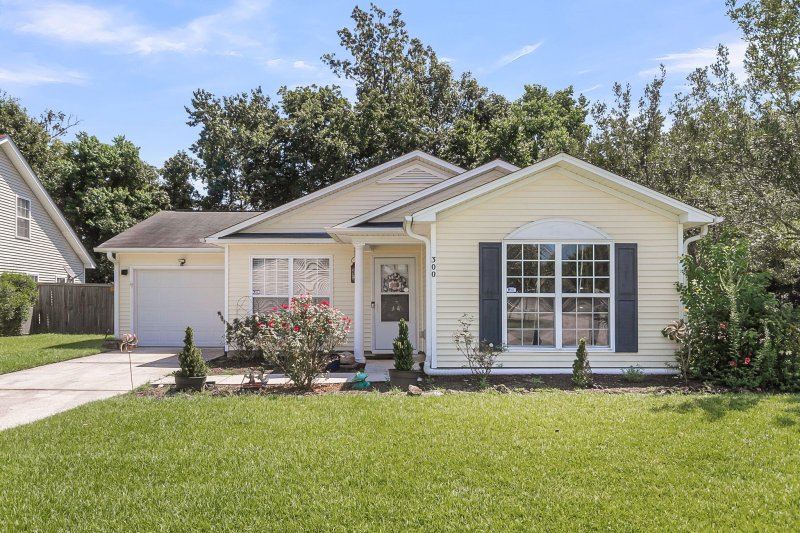 Property image 2 of 300 Burton Court in Brickhope Greens, Goose Creek, SC 29445