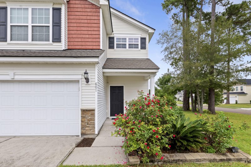 Property image 3 of 601 Watershed Drive in Liberty Hall Plantation, Goose Creek, SC 29445