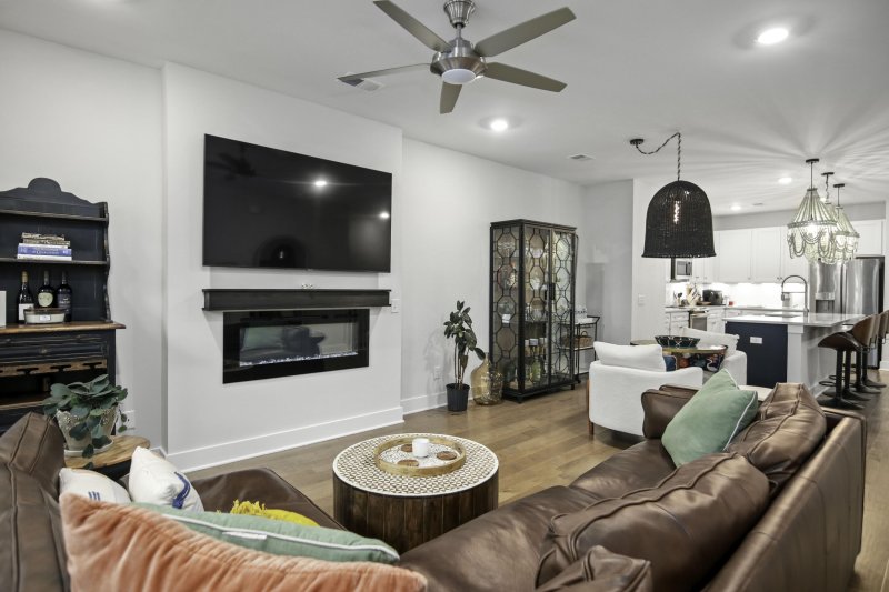 Property image 4 of 4585 Mixson Avenue in Mixson, North Charleston, SC 29405