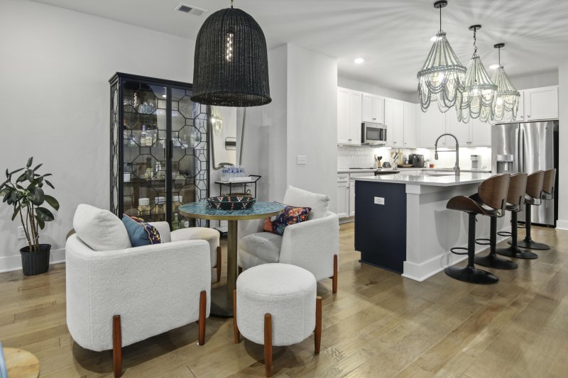 Property image 5 of 4585 Mixson Avenue in Mixson, North Charleston, SC 29405