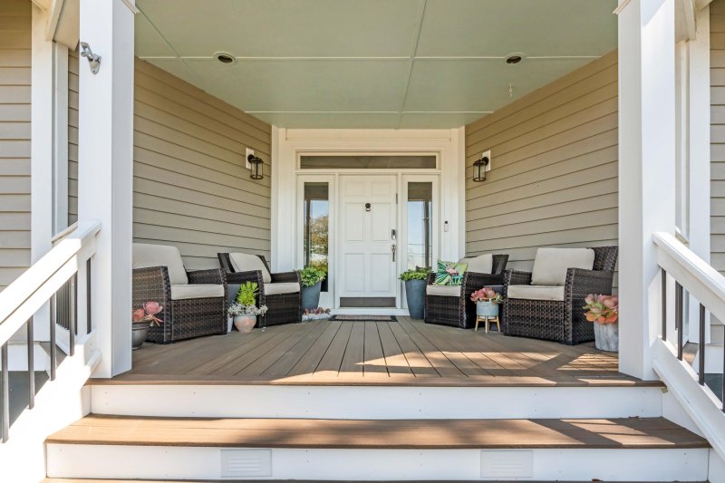 Property image 2 of 28 Rebellion Road in South Windermere, Charleston, SC 29407