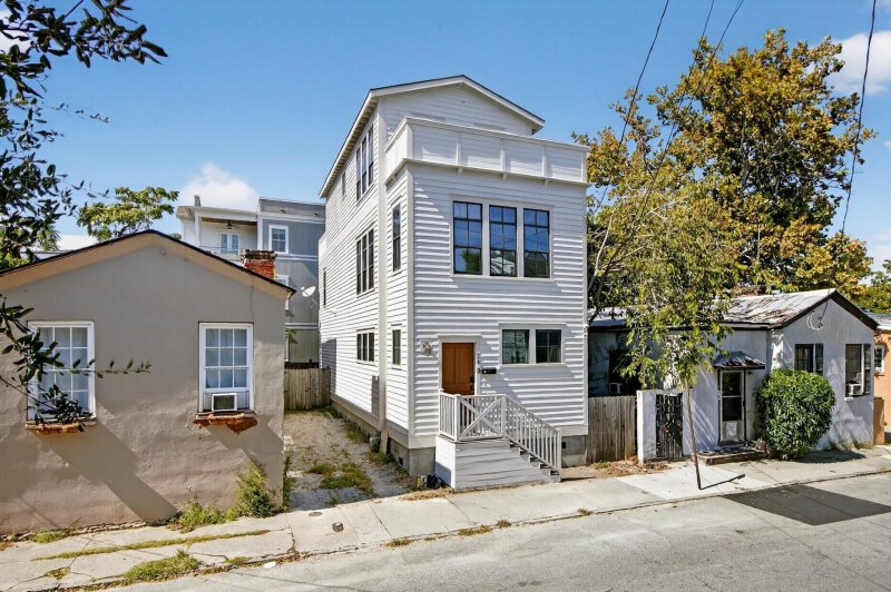 24 Line Street Street