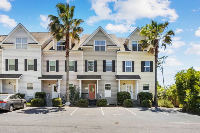 Property image 3 of 4993 Lake Palmetto Lane in Lake Palmetto, North Charleston, SC 29418