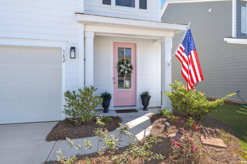 Property image 2 of 162 Cherry Grove Drive in The Ponds, Summerville, SC 29483