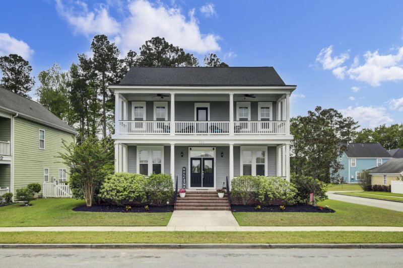 221 Forsythia Avenue