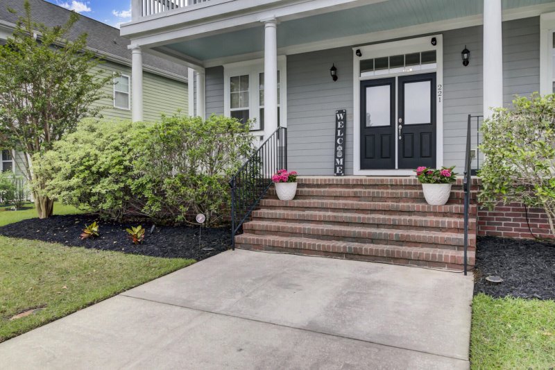 Property image 5 at 221 Forsythia Avenue, Summerville, SC 29483