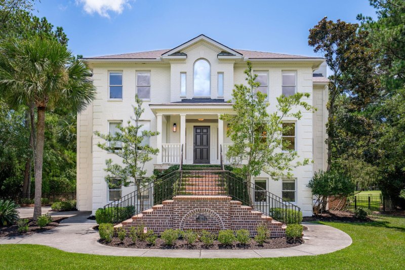 2275 Captain Waring Court