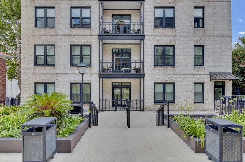 Property image 2 of 76 Society Street 32 in George And Society, Charleston, SC 29401