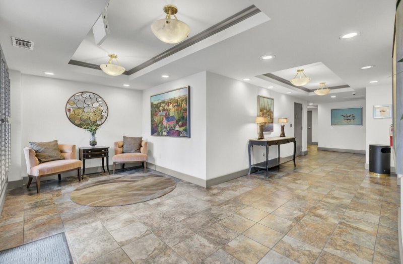 Property image 4 of 76 Society Street 32 in George And Society, Charleston, SC 29401