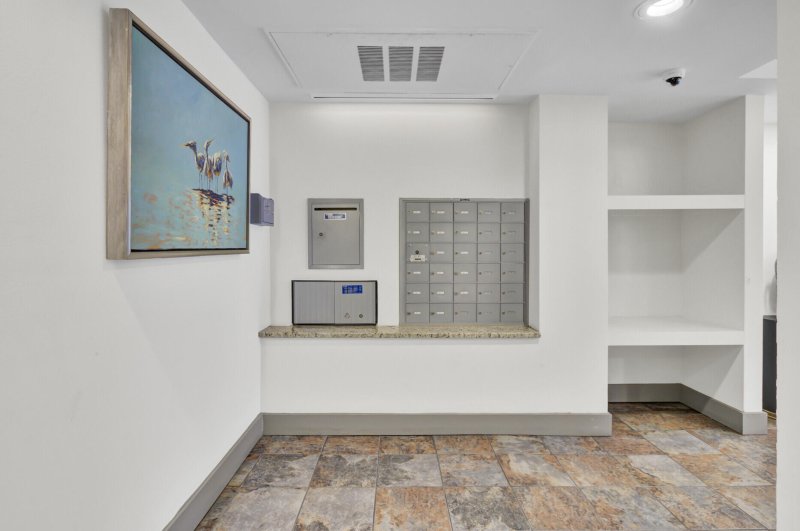 Property image 5 of 76 Society Street 32 in George And Society, Charleston, SC 29401