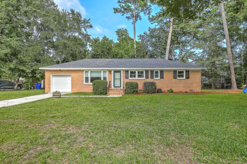 Property image 2 of 1827 S Mayflower Drive in Jamestown Estates, Charleston, SC 29412