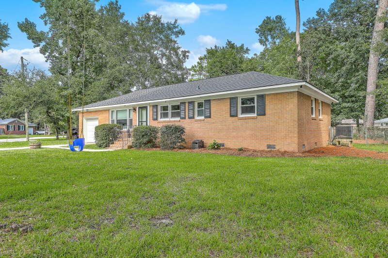 Property image 3 of 1827 S Mayflower Drive in Jamestown Estates, Charleston, SC 29412