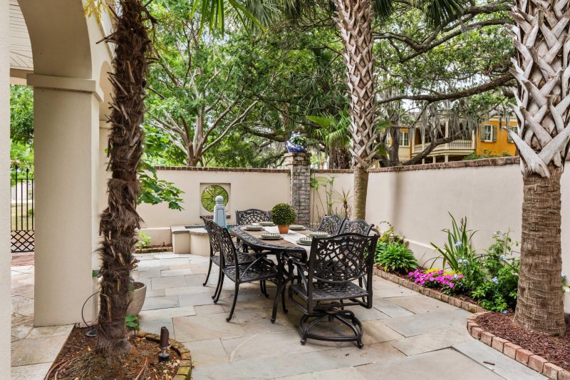 Property image 4 of 121 W Shipyard Road in Ion, Mount Pleasant, SC 29464