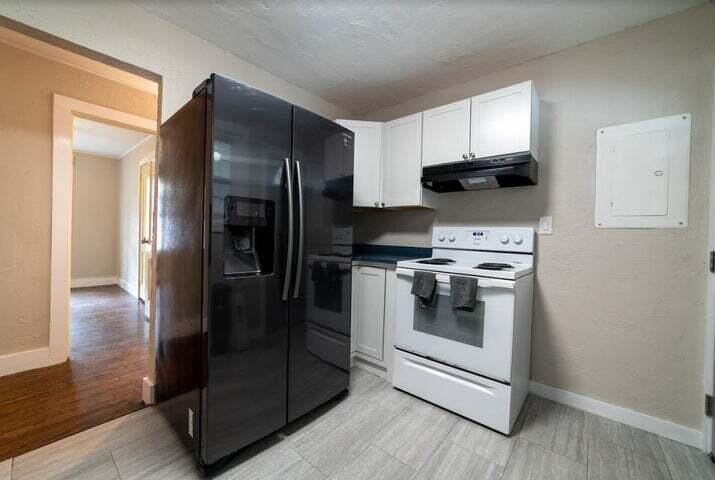 Property image 3 of 1174 Leesville Street in Park Circle, North Charleston, SC 29405