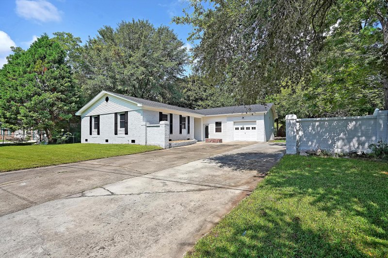 Property image 2 at 1391 Pooshee Drive, Charleston, SC 29407