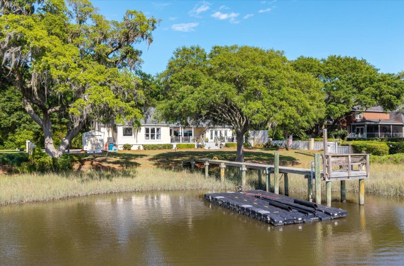 Property image 3 of 3948 Gift Boulevard in Gift Plantation, Johns Island, SC 29455