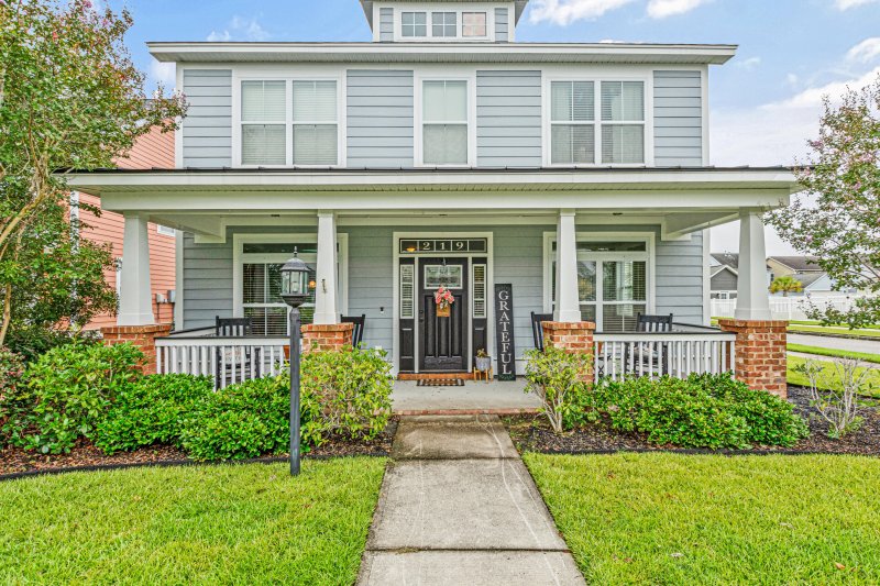 219 Amaryllis Avenue