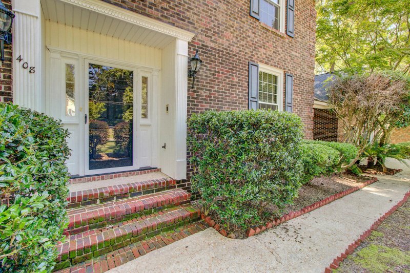 Property image 5 of 408 Country Club Boulevard in Country Club Estates, Summerville, SC 29483