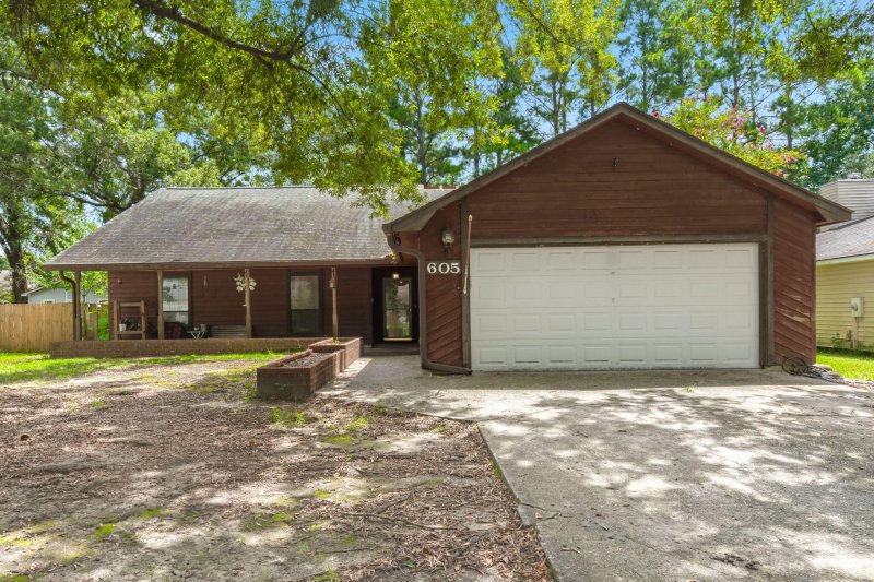 Property image 2 at 605 Woodward Boulevard, Summerville, SC 29483