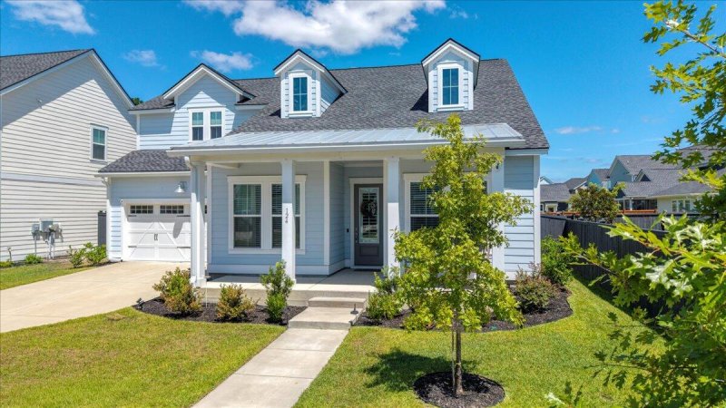 Property image 4 of 124 Archdale Street in Carnes Crossroads, Summerville, SC 29486