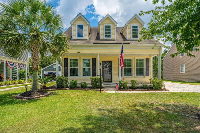 8942 N Red Maple Circle