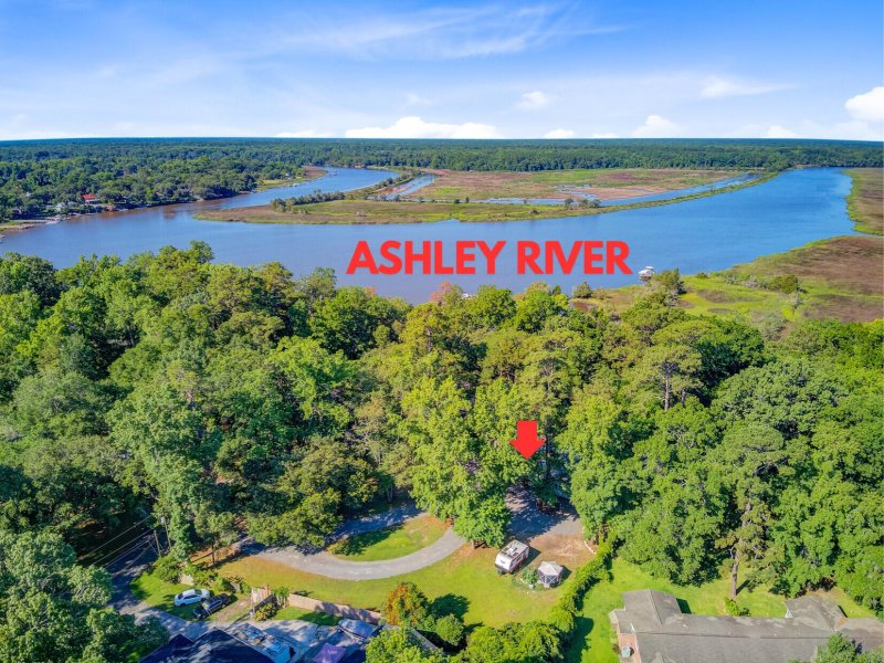 Property image 2 of 7074 W Constellation Drive in Riverbend, North Charleston, SC 29418