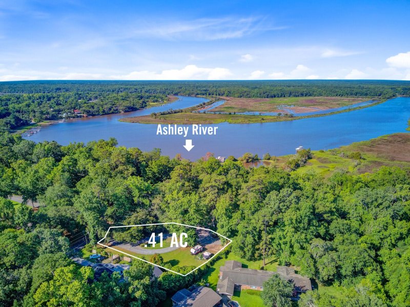 Property image 3 of 7074 W Constellation Drive in Riverbend, North Charleston, SC 29418