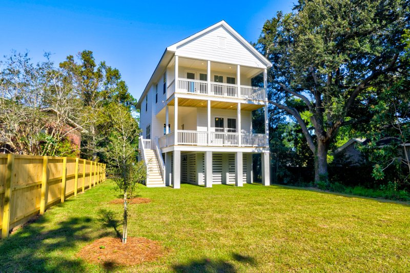 Property image 3 of 620 N Shore Drive in Lawton Bluff, Charleston, SC 29412