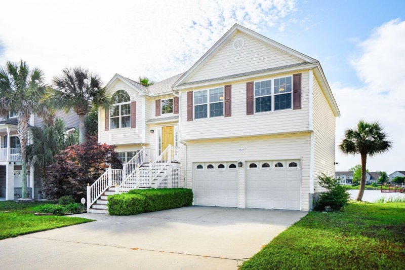 Ocean Neighbors, Charleston Community