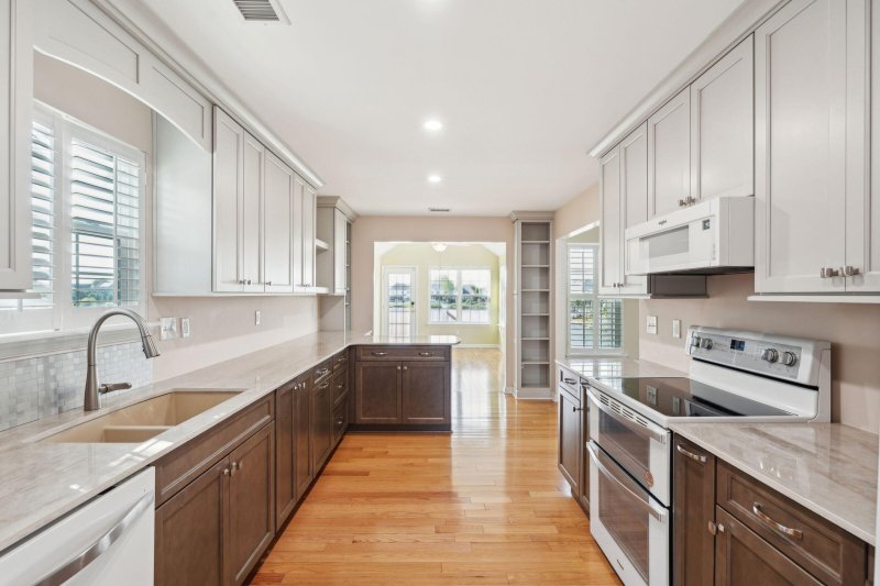 Property image 4 of 1144 Clearspring Drive in Ocean Neighbors, Charleston, SC 29412